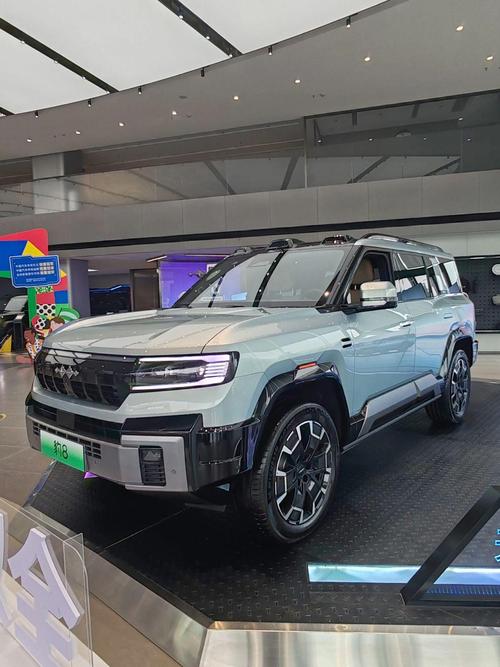 成都345比亚迪方程豹硬派越野的爆款，英菲尼迪35周年与你共成长